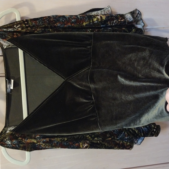 🖤Vintage Velvet Dark Olive Green Fairy Crop Top w/ Split 3/4 Bell Sleeve - Picture 4 of 17